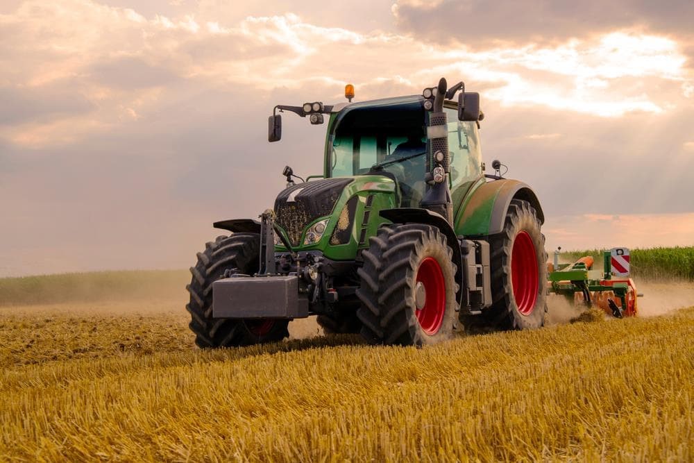 Las ventajas del permiso LVA: un carné que te permite conducir vehículos agrícolas